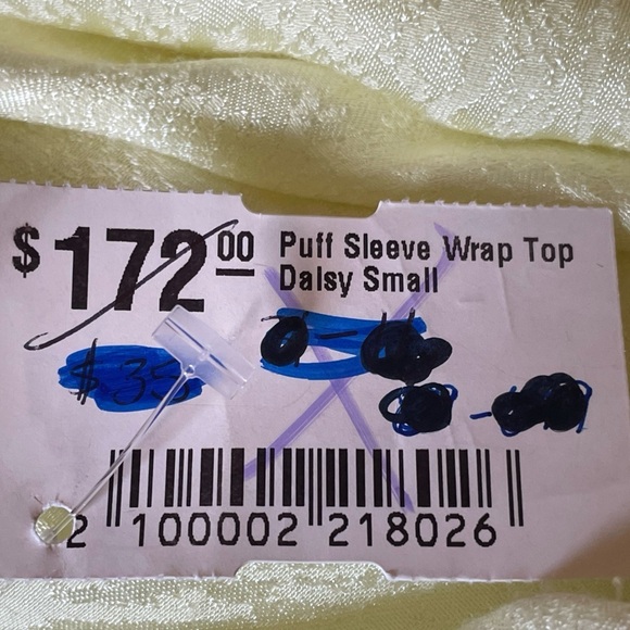 NWT Krisa puff sleeve wrap top - Picture 10 of 10